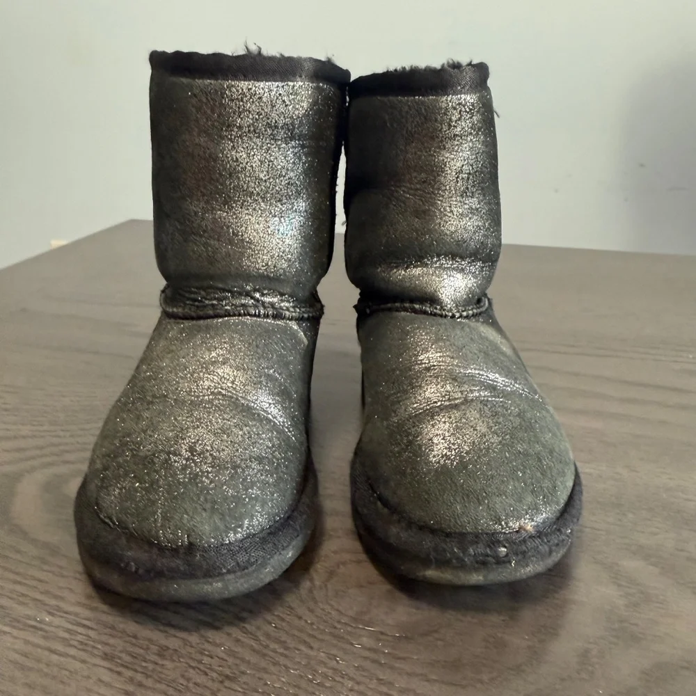 UGG Kids Stinger Metallic Boots Size 9‎
